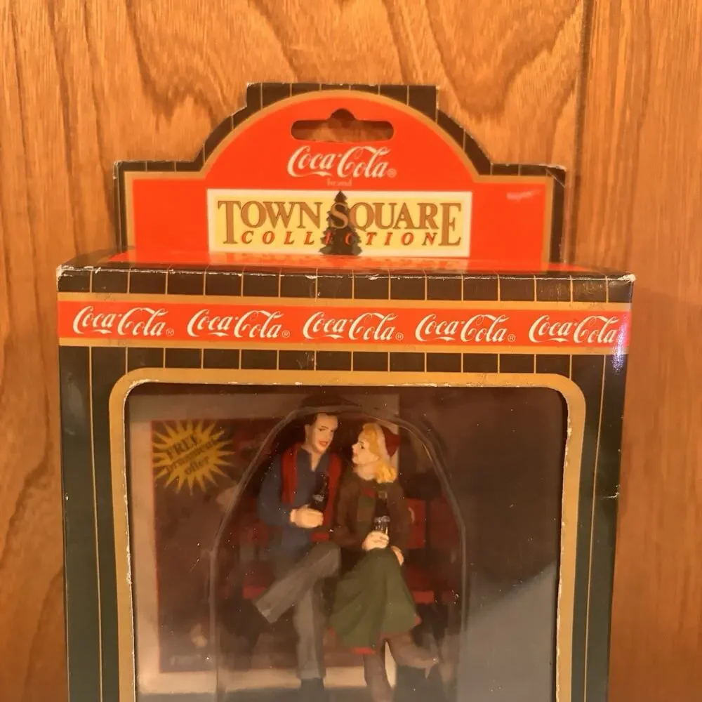 Coca-Cola Town Square Collection Couple on Bench 1996 Christmas Figure 64336